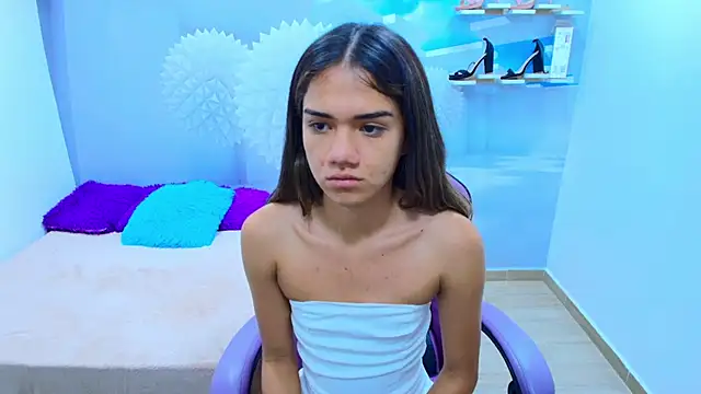 Snapshot of DEMI_LEED chatting on 09.19.25 DEMI LEED online show from 09.19.25