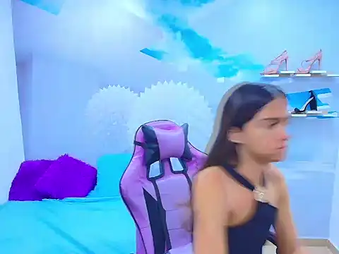 Snapshot of DEMI_LEED chatting on 09.22.25 DEMI LEED online show from 09.22.25