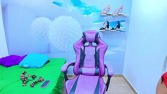 Snapshot of DEMI_LEED chatting on 09.25.25 DEMI LEED online show from 09.25.25