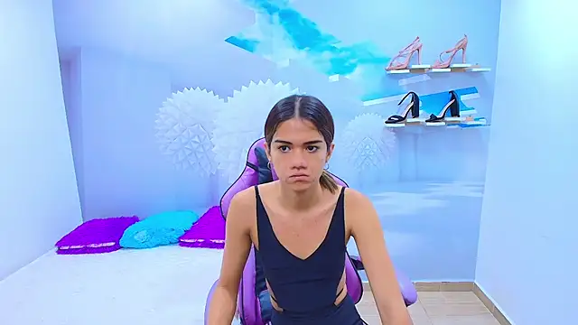 Snapshot of DEMI_LEED chatting on 09.27.25 DEMI LEED online show from 09.27.25