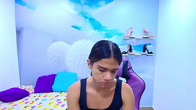 Snapshot of DEMI_LEED chatting on 10.02.25 DEMI LEED online show from 10.02.25