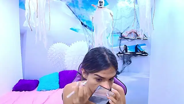 Snapshot of DEMI_LEED chatting on 10.14.25 DEMI LEED online show from 10.14.25