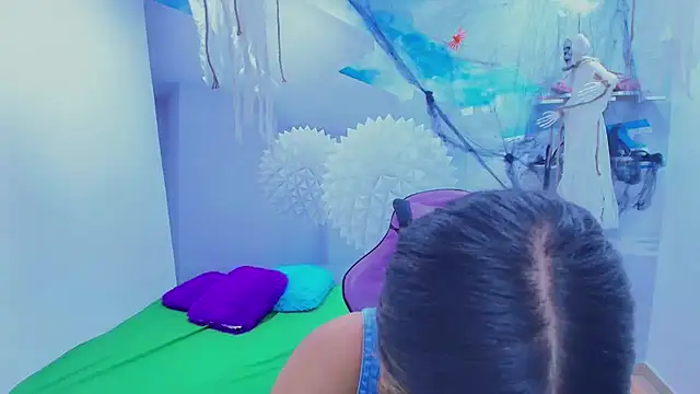 Snapshot of DEMI_LEED chatting on 11.03.25 DEMI LEED online show from 11.03.25