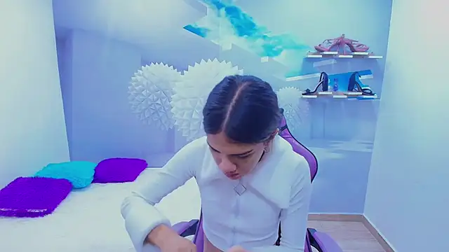 Snapshot of DEMI_LEED chatting on 11.05.25 DEMI LEED online show from 11.05.25