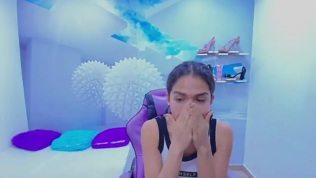 Snapshot of DEMI_LEED chatting on 11.12.25 DEMI LEED online show from 11.12.25