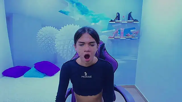 Snapshot of DEMI_LEED chatting on 11.15.25 DEMI LEED online show from 11.15.25