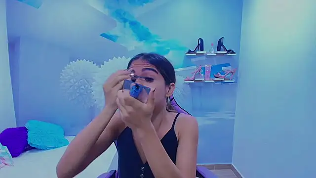 Snapshot of DEMI_LEED chatting on 11.20.25 DEMI LEED online show from 11.20.25