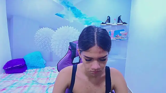 Snapshot of DEMI_LEED chatting on 11.21.25 DEMI LEED online show from 11.21.25