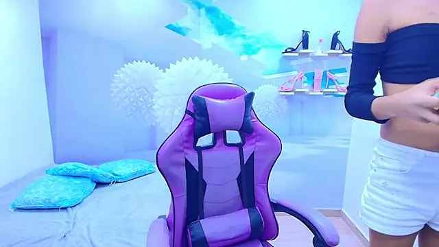 Snapshot of DEMI_LEED chatting on 01.14.26 DEMI LEED online show from 01.14.26