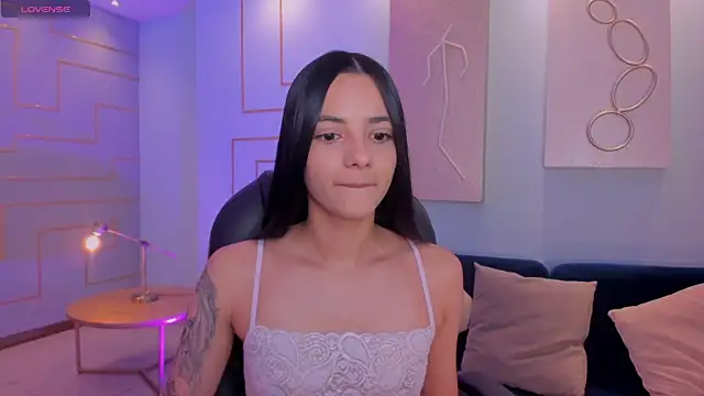 HannahJamesX online show from 02.05.25