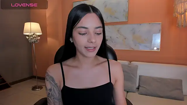 HannahJamesX online show from 02.17.25