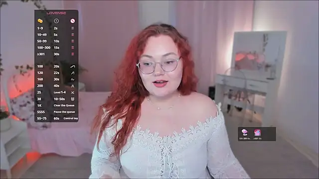 Snapshot of Lana_Bananass chatting on 06.12.26 Lana Bananass online show from 06.12.26