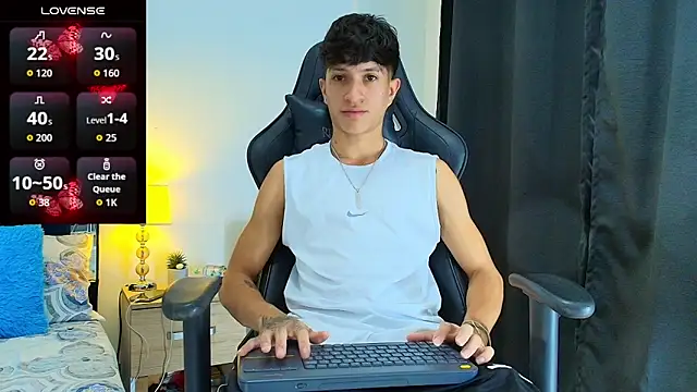Snapshot of _CamiloBass chatting on 06.17.26 CamiloBass online show from 06.17.26