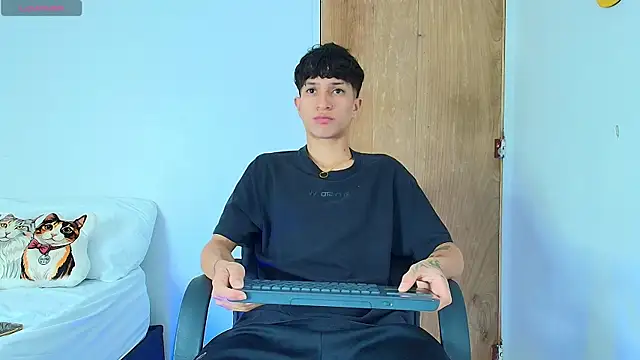 Snapshot of _CamiloBass chatting on 07.19.26 CamiloBass online show from 07.19.26