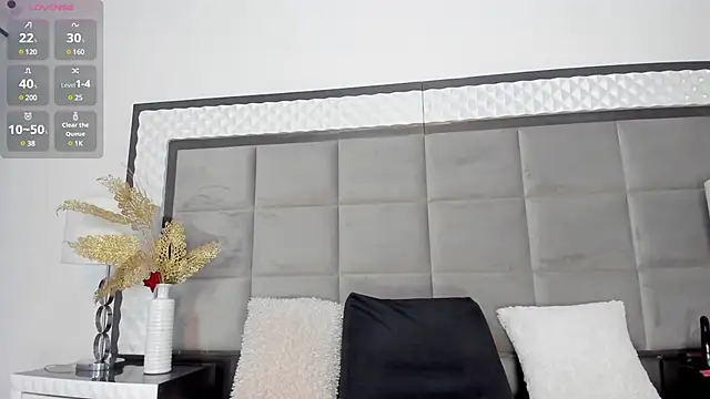 Snapshot of OliviaBurning chatting on 02.25.25 OliviaBurning online show from 02.25.25