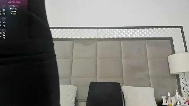 Snapshot of OliviaBurning chatting on 03.06.25 OliviaBurning online show from 03.06.25