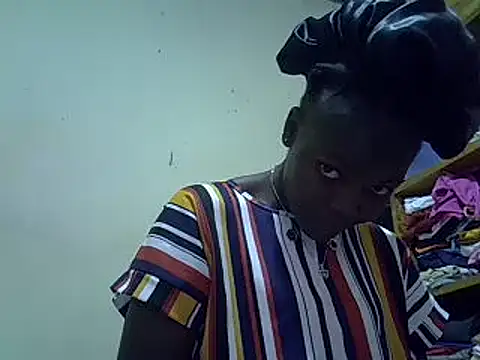 Snapshot of pretty_vivy chatting on 01.11.25 pretty vivy online show from 01.11.25