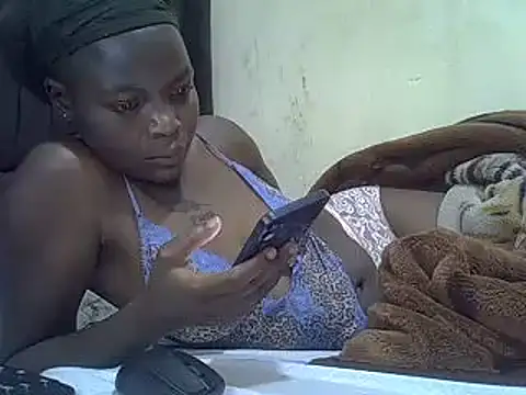 Snapshot of pretty_vivy chatting on 03.18.25 pretty vivy online show from 03.18.25