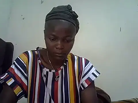 Snapshot of pretty_vivy chatting on 03.18.25 pretty vivy online show from 03.18.25