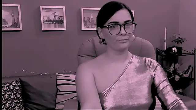 Snapshot of ChantalLion chatting on 11.30.25 ChantalLion online show from 11.30.25