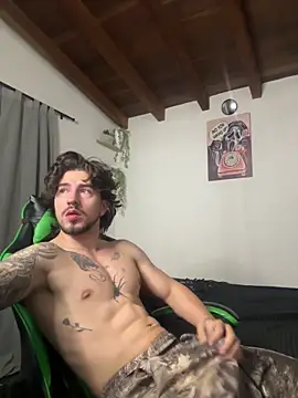 Valentino Xander online show from 10.29.25