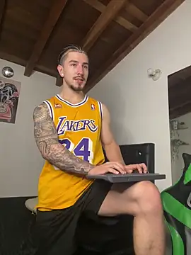 Valentino Xander online show from 11.07.25