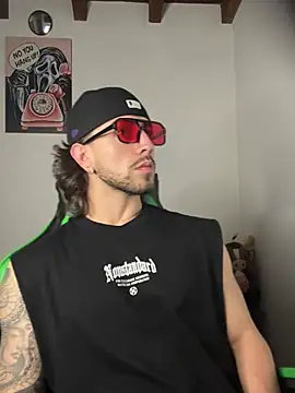 Snapshot of Valentino_Xander chatting on 02.01.26 Valentino Xander online show from 02.01.26