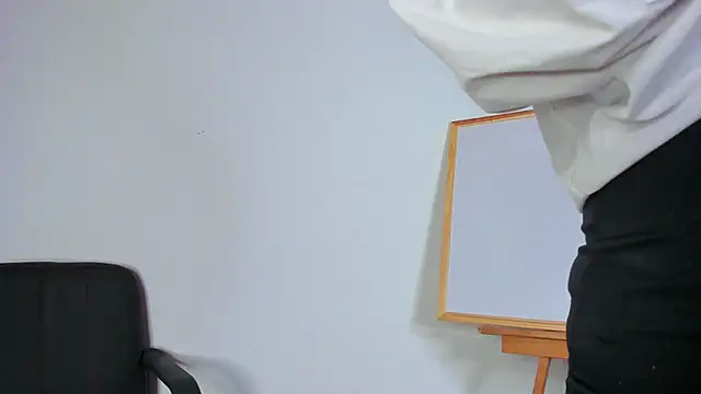 Snapshot of EngelStone chatting on 01.18.25 EngelStone online show from 01.18.25