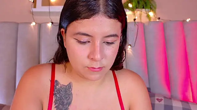 Snapshot of EngelStone chatting on 09.17.25 EngelStone online show from 09.17.25