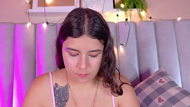 Snapshot of EngelStone chatting on 09.20.25 EngelStone online show from 09.20.25