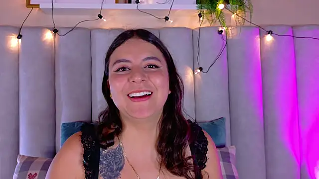 Snapshot of EngelStone chatting on 10.04.25 EngelStone online show from 10.04.25