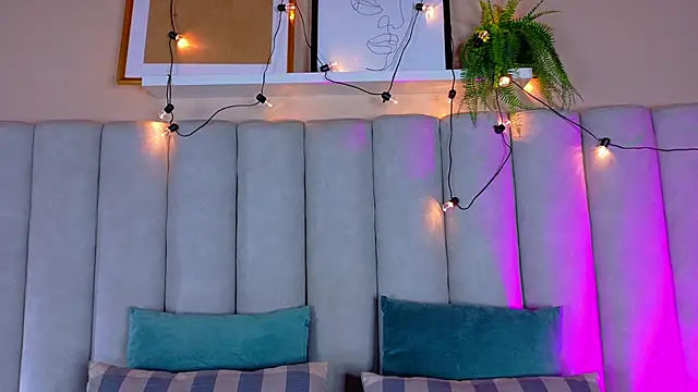 Snapshot of EngelStone chatting on 10.28.25 EngelStone online show from 10.28.25