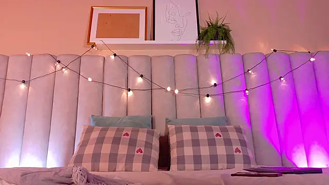 Snapshot of EngelStone chatting on 11.10.25 EngelStone online show from 11.10.25