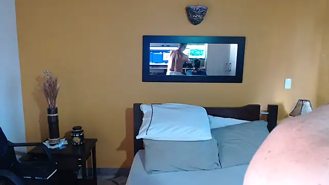 Snapshot of SaraandJuanDP chatting on 02.23.25 SaraandJuanDP online show from 02.23.25