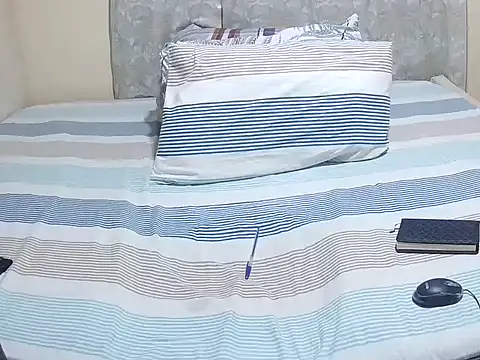 Snapshot of slender_sweet chatting on 04.02.26 slender sweet online show from 04.02.26