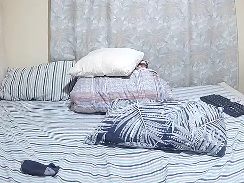 Snapshot of slender_sweet chatting on 04.14.26 slender sweet online show from 04.14.26