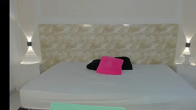 AliceRoss0 online show from 11.26.25