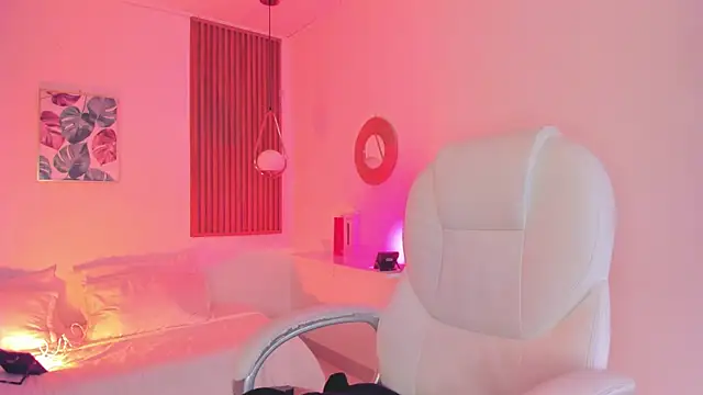 TiffanyWright online show from 10.04.25