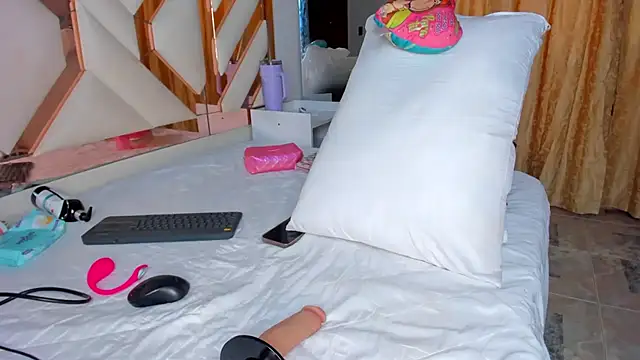 CintiaVega online show from 10.03.25