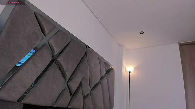 samaay07  online show from 04.16.26