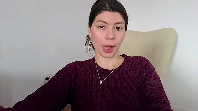 Jullyenn3 online show from 02.05.25