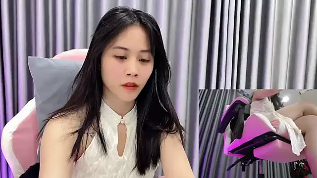 Snapshot of -rosiie- chatting on 03.18.25 -rosiie- online show from 03.18.25