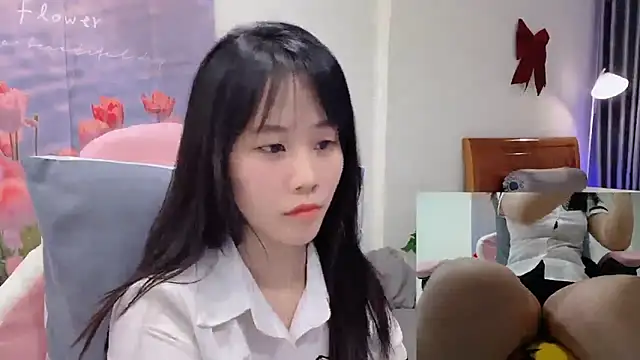 Snapshot of -rosiie- chatting on 03.19.25 -rosiie- online show from 03.19.25