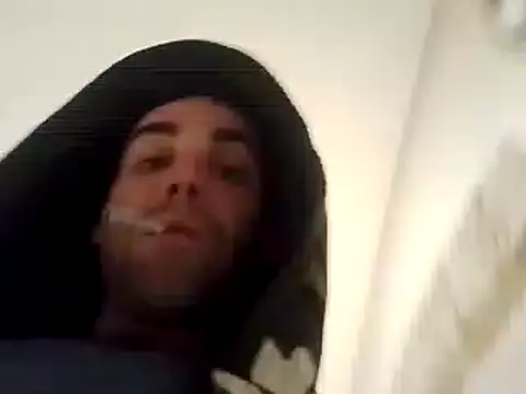 Snapshot of DrbigdickUK chatting on 12.31.24 DrbigdickUK online show from 12.31.24