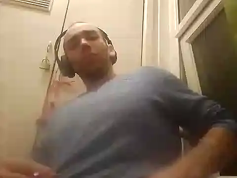 Snapshot of DrbigdickUK chatting on 02.18.25 DrbigdickUK online show from 02.18.25