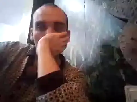 Snapshot of DrbigdickUK chatting on 11.14.25 DrbigdickUK online show from 11.14.25