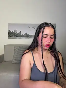 Snapshot of SophieRoyals chatting on 06.26.26 SophieRoyals online show from 06.26.26