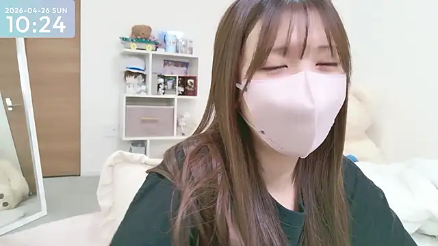 Snapshot of -SHINON- chatting on 04.26.26 -SHINON- online show from 04.26.26