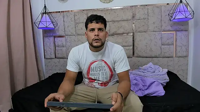 Snapshot of that_temptation chatting on 03.07.25 that temptation online show from 03.07.25