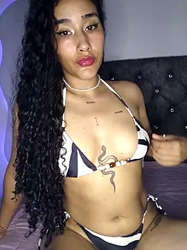 Snapshot of jaderossxx chatting on 05.17.26 jaderossxx online show from 05.17.26